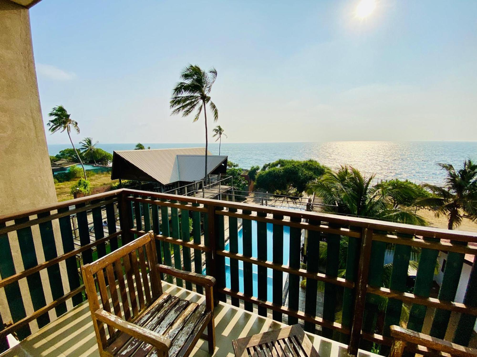 Saprin Beach Resort Усветакейява Экстерьер фото