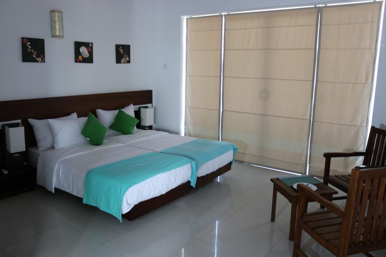 Saprin Beach Resort Усветакейява Экстерьер фото