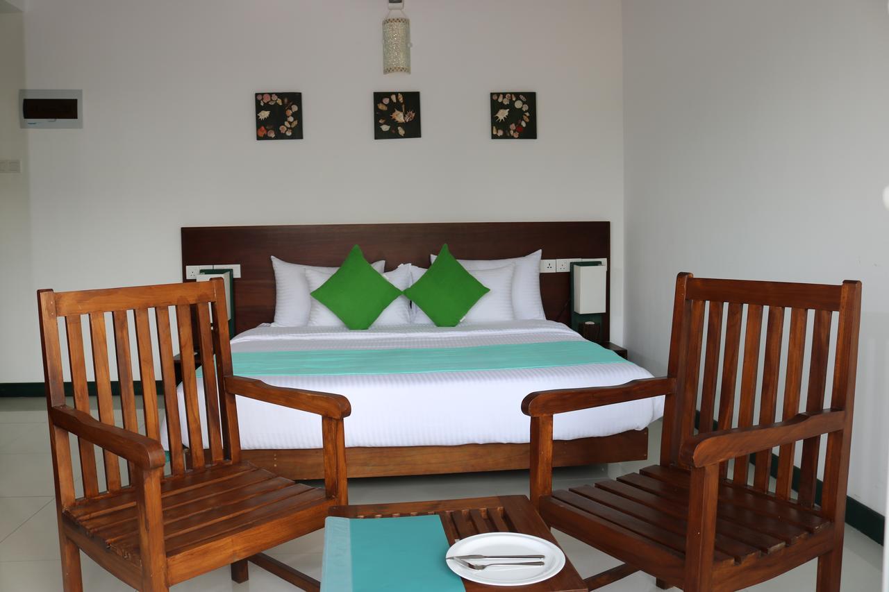 Saprin Beach Resort Усветакейява Экстерьер фото
